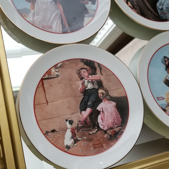 ❗Antique Norman Rockwell Plate Set of 4 with Gold Trim❗ - Picture 3 of 9